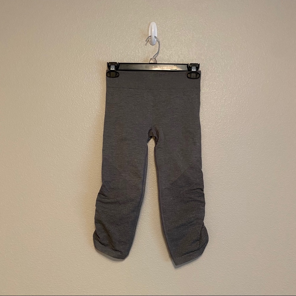 Ivivva cropped gray leggings
